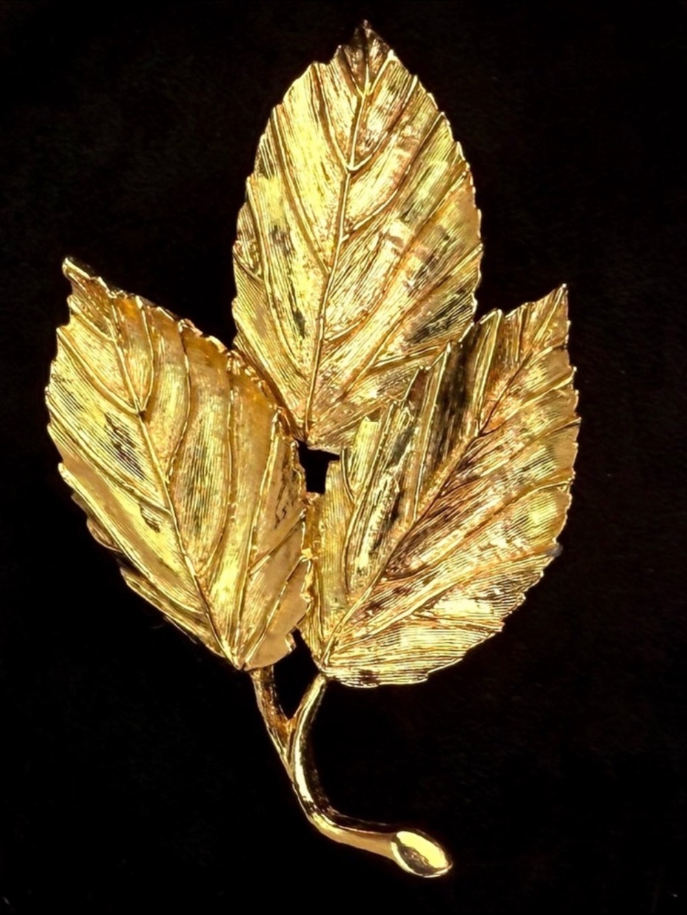 Vintage, goldtone, large leaf brooch pin